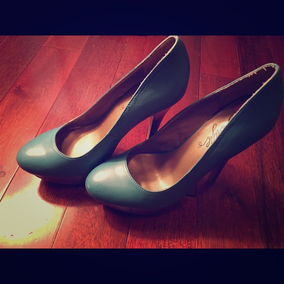 Fergie heels 8.5