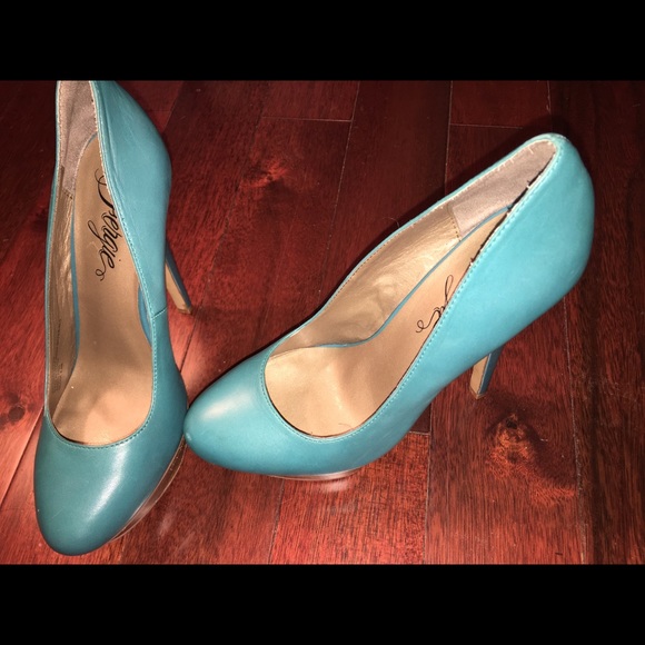 Fergie heels 8.5 - Picture 2 of 2