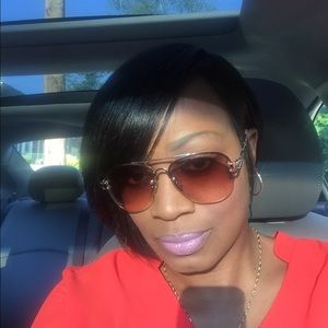 Meet your Posher, Monique