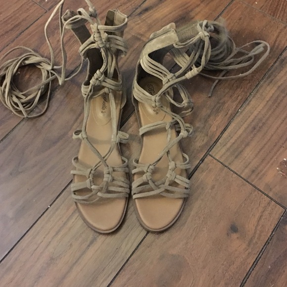 High strap sandals - Picture 1 of 2