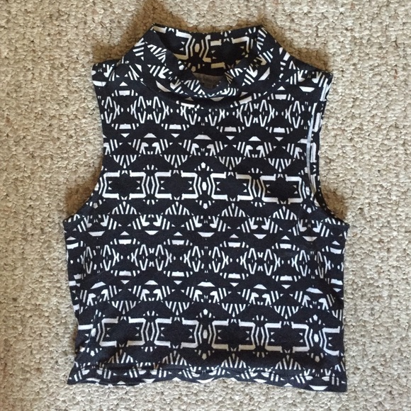 Aztec print crop top - Picture 1 of 1