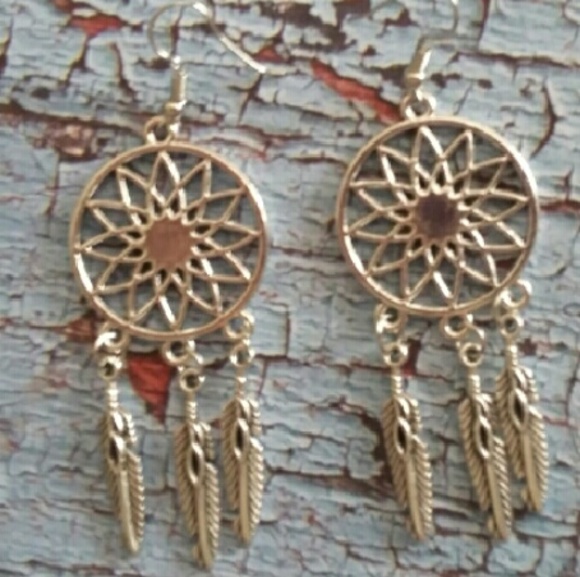 Dream catcher silvertone earrings. - Picture 2 of 2