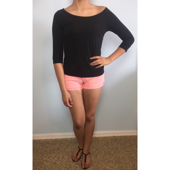 BLACK OFF-THE-SHOULDER POCKET TEE - Picture 1 of 2