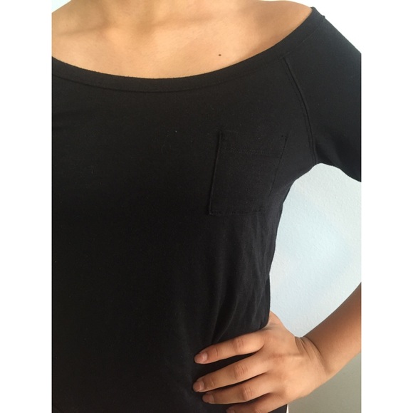 BLACK OFF-THE-SHOULDER POCKET TEE - Picture 2 of 2