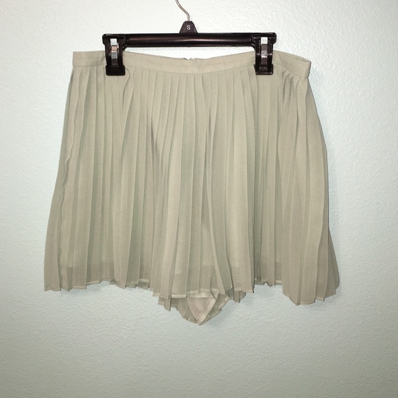 Pleated mint Topshop shorts - Picture 1 of 3