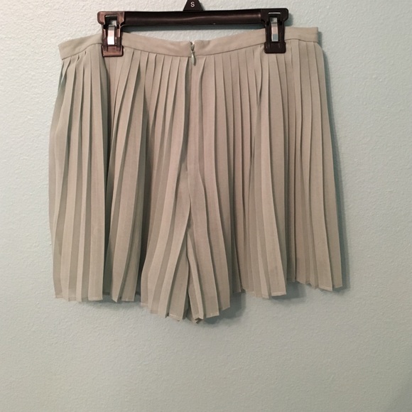 Pleated mint Topshop shorts - Picture 2 of 3