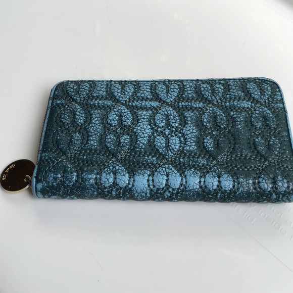 Deux Lux wallet.