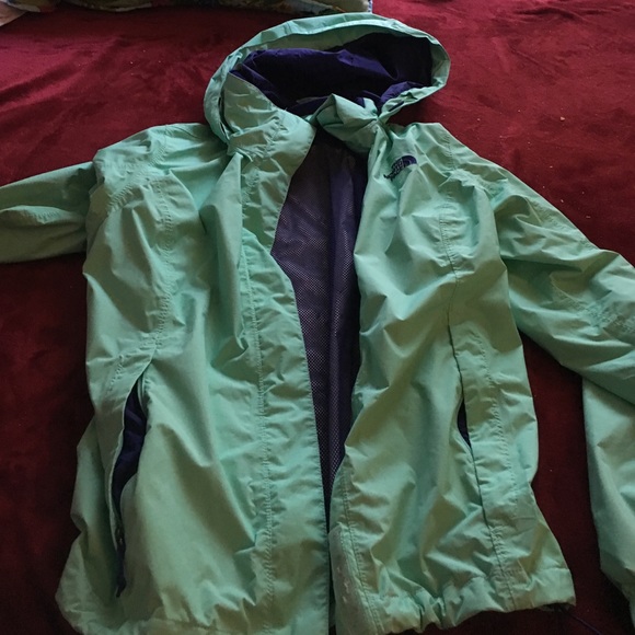 The north face rain jacket - Picture 2 of 4