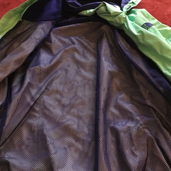 The north face rain jacket - Picture 3 of 4