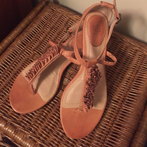 Frye Shoes - Frye Laurel Flower TStrap sandals Sz 8 in Natural