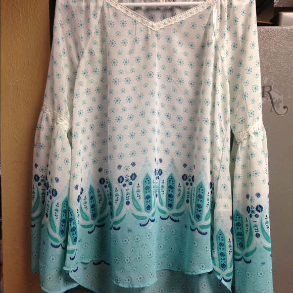 Cute print long sleeve shirt! new never worn!