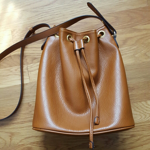 Old Navy Handbags - Cognac Bucket Bag
