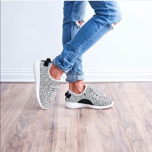 Yeezy Lookalike White Noise Tennies