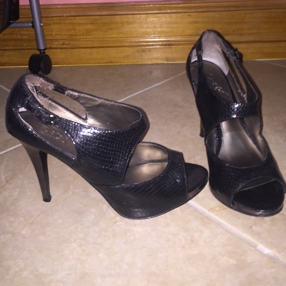 Carlos heels
