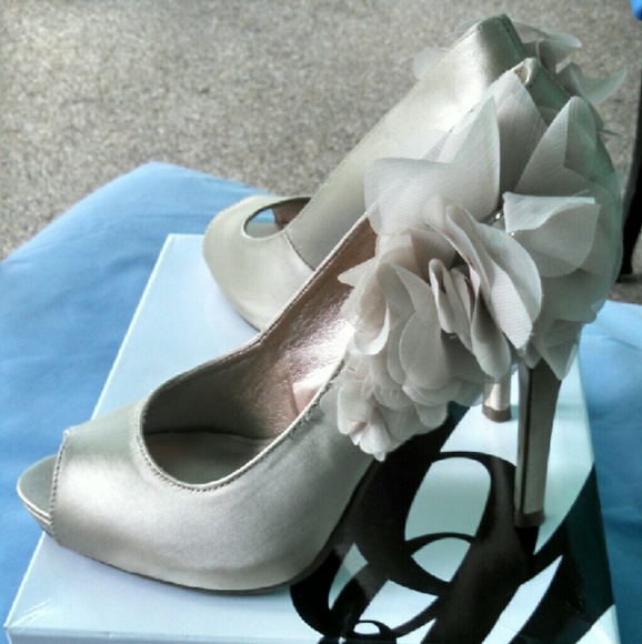 Nine west high heels-satin champagne color