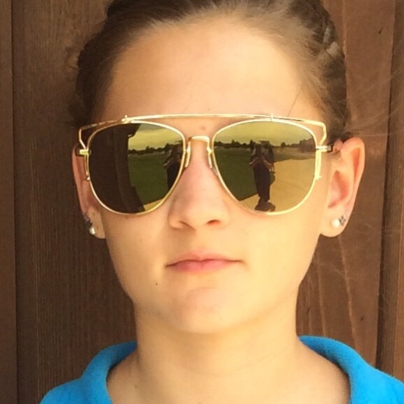 Oversized Mirrored Sunglasses - Picture 2 of 3