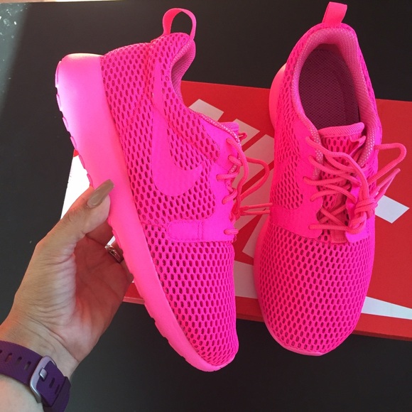 Nike Shoes - NIKE ROSHE ONE LIMITED ED COLOR SZ 6.5 NEW