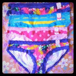 Macy's Intimates & Sleepwear - 7 Pretty Lace Panties size S Macy's Intimates & Sleepwear - 7 Pretty Lace Panties size S