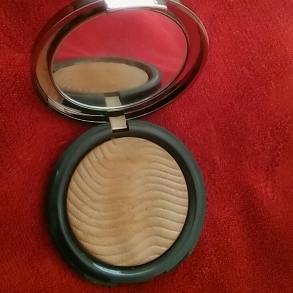 Makeup - Picture 3 of 4