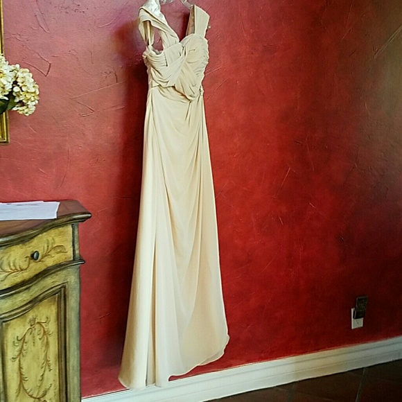 Long Formal gown. NEVER BEEN WORN! - Picture 1 of 4