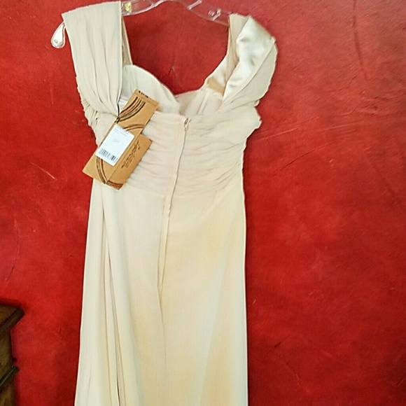 Long Formal gown. NEVER BEEN WORN! - Picture 2 of 4
