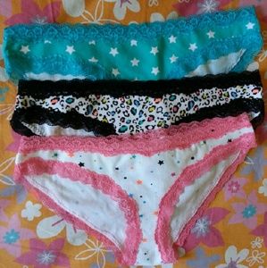 Macy's Intimates & Sleepwear - 8 Pretty Panties size XS Macy's Intimates & Sleepwear - 8 Pretty Panties size XS