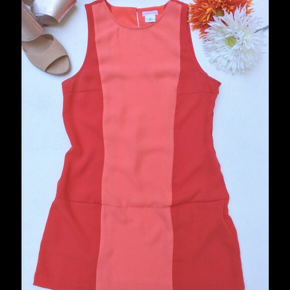 🎀Beautiful Coral Shift Dress - Picture 2 of 4