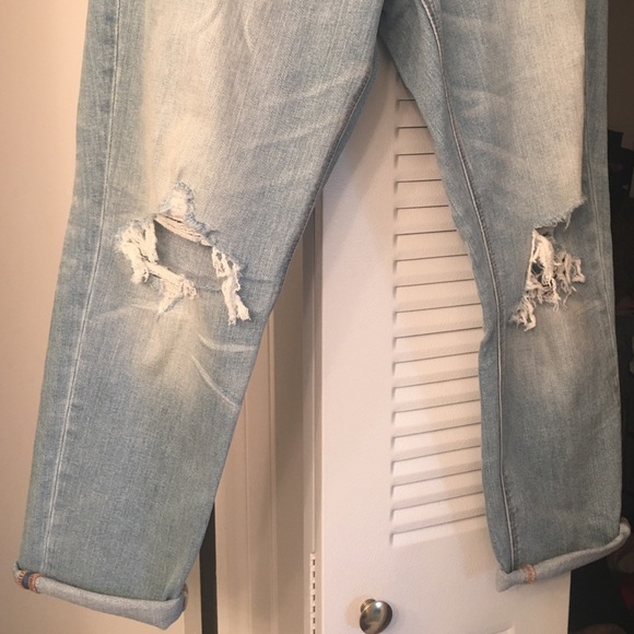 Distressed denim - Picture 2 of 4