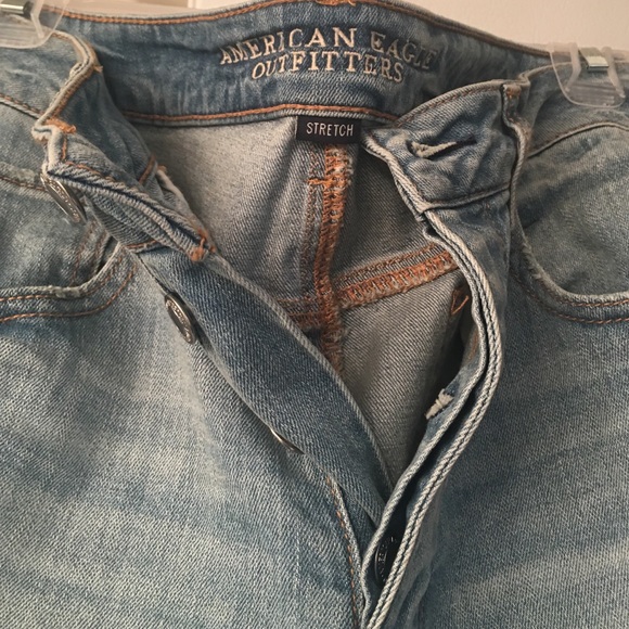 Distressed denim - Picture 3 of 4
