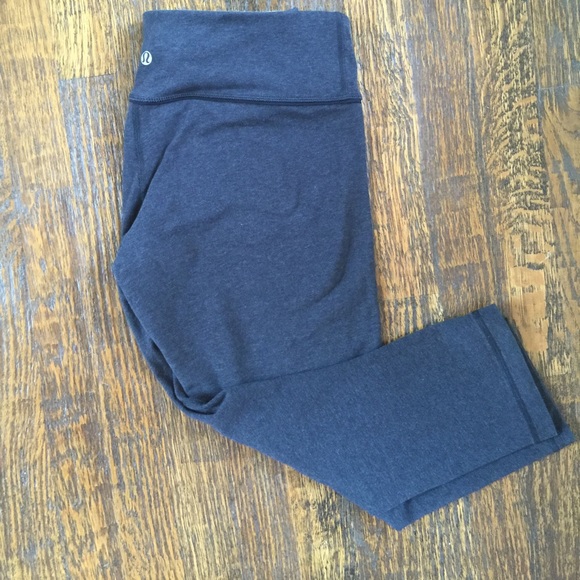 GUC lululemon wunder under crops in heathered grey - Picture 2 of 4