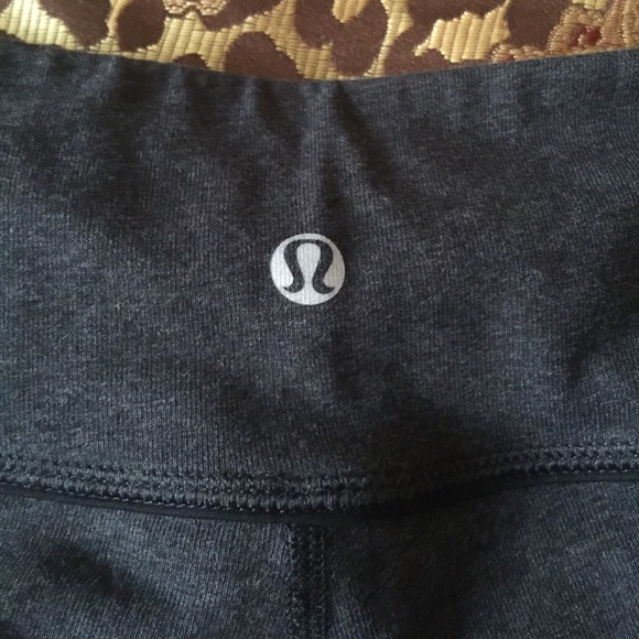 GUC lululemon wunder under crops in heathered grey - Picture 4 of 4