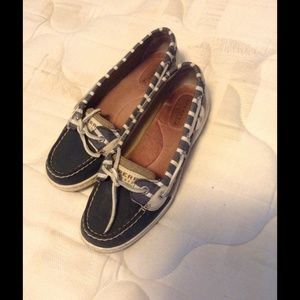 Blue striped Sperry's size 7