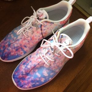 Women's Nike Shoes Size 8, worn only a few times.