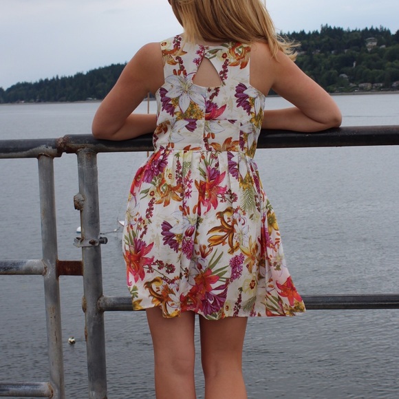 Patterned Floral Dress - Picture 2 of 4