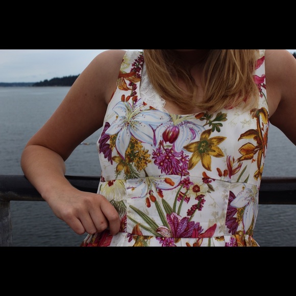 Patterned Floral Dress - Picture 3 of 4