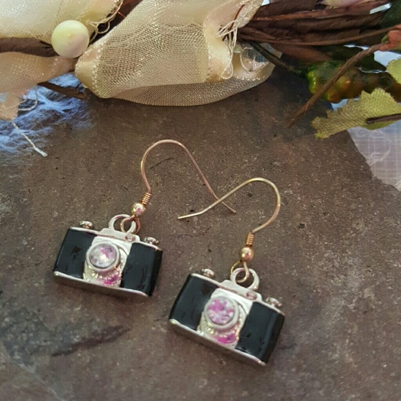 🆕 Camera Earrings - Picture 2 of 5