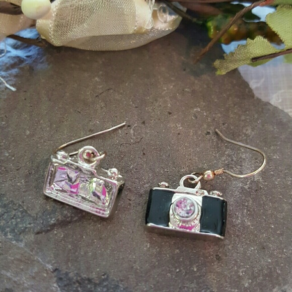 🆕 Camera Earrings - Picture 3 of 5
