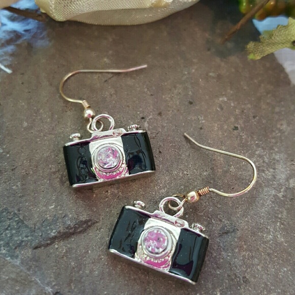🆕 Camera Earrings - Picture 5 of 5