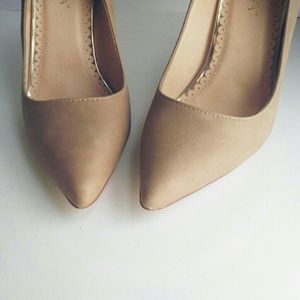 Nude Pumps