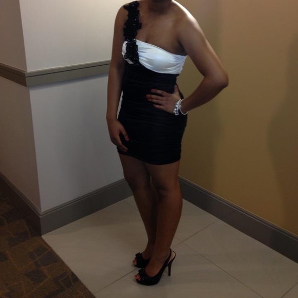 White and Black One Shoulder Party Dress