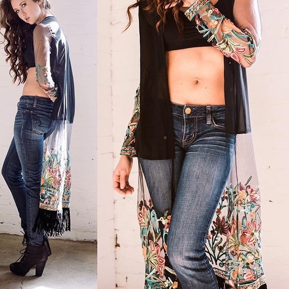 Embroidered Kimono - Picture 4 of 4