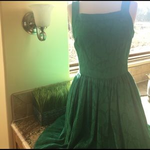 Green sleeveless dress