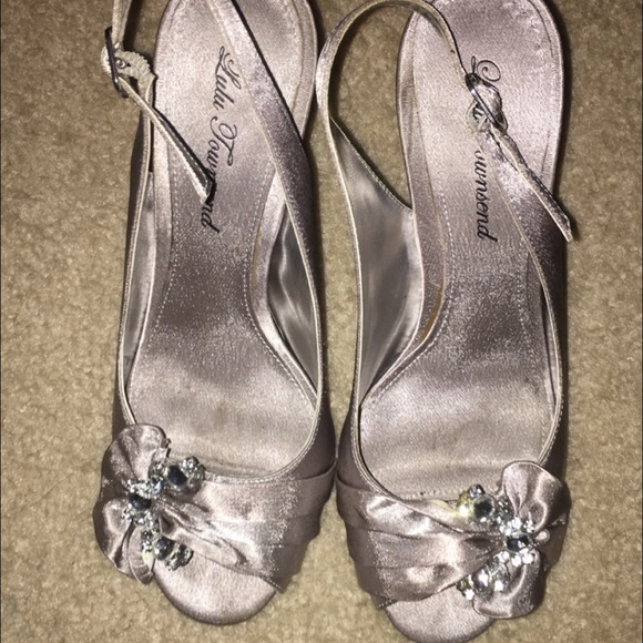 Gorgeous silver heels
