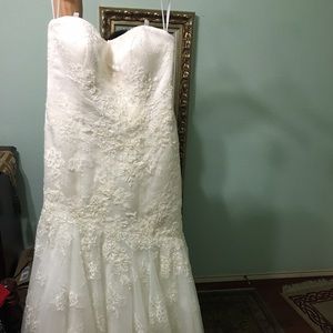Never worn ivory wedding gown