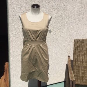 Mossimo size 6 dress. Never worn, pockets!