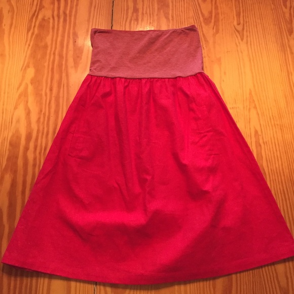 Red strapless linen dress