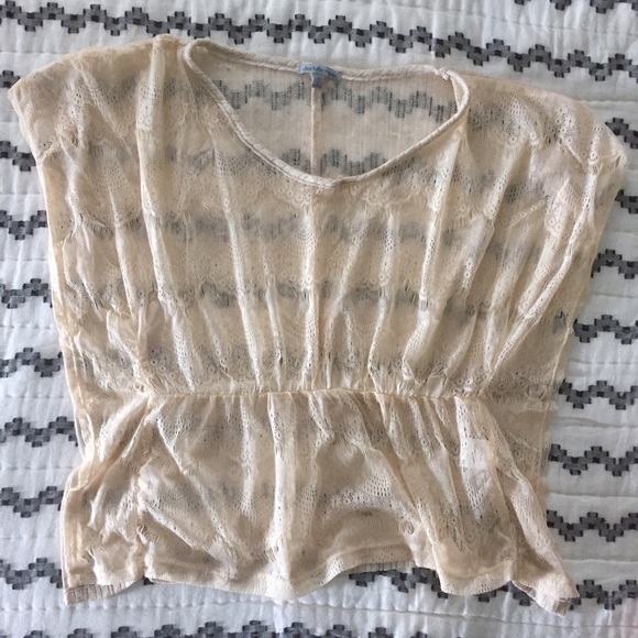 B3G1 💎 Beautiful Lace Layering blouse.