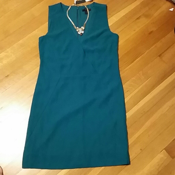 Crepe crossover dress. B0107