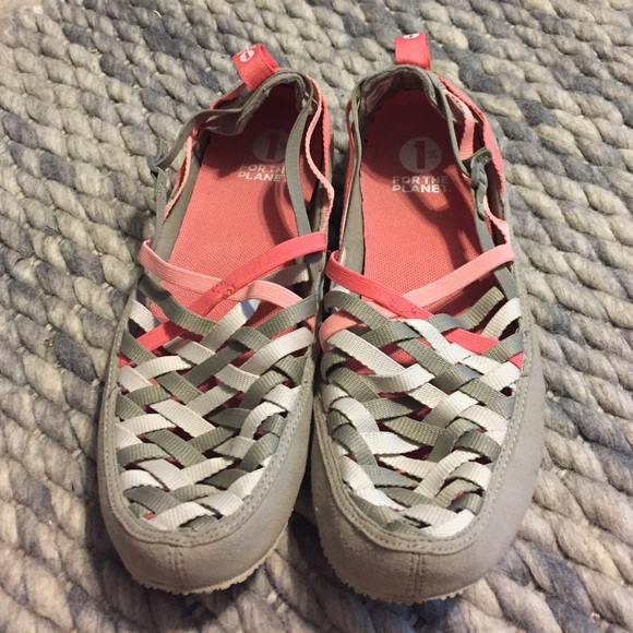 Patagonia slip on pink gray cream advocate lattice