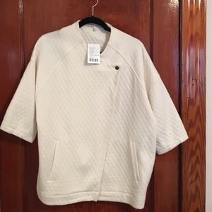 White quilted 3/4 sleeve jacket